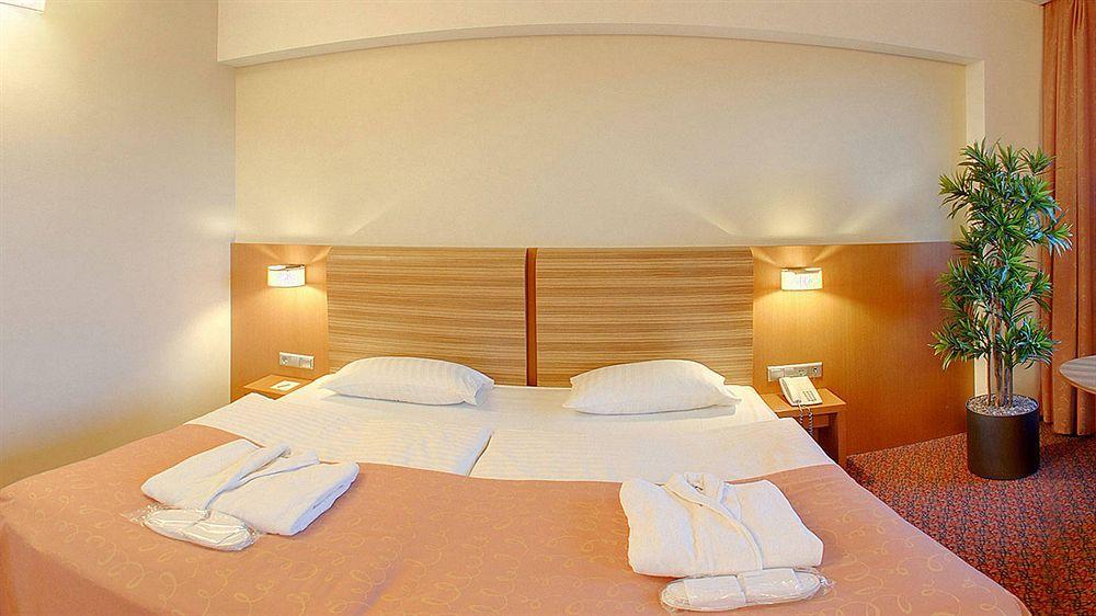 Ac Hotel By Marriott Riga Bagian luar foto