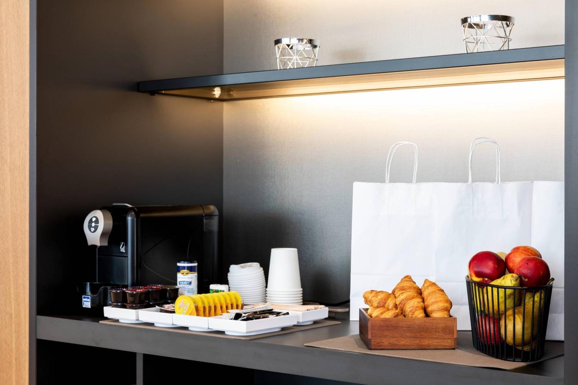 Ac Hotel By Marriott Riga Bagian luar foto