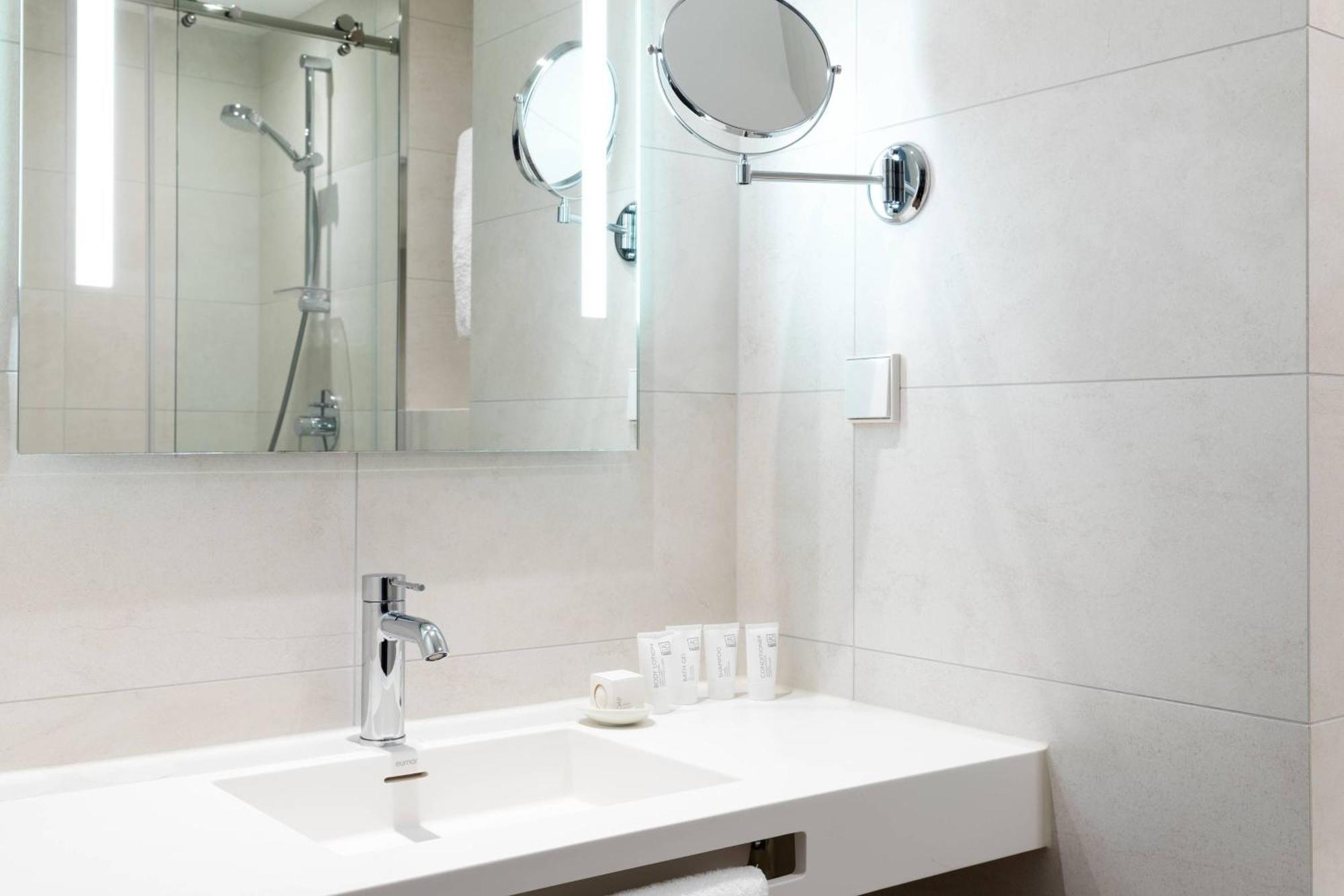 Ac Hotel By Marriott Riga Bagian luar foto