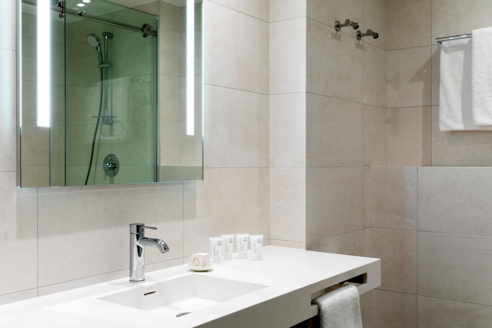 Ac Hotel By Marriott Riga Bagian luar foto
