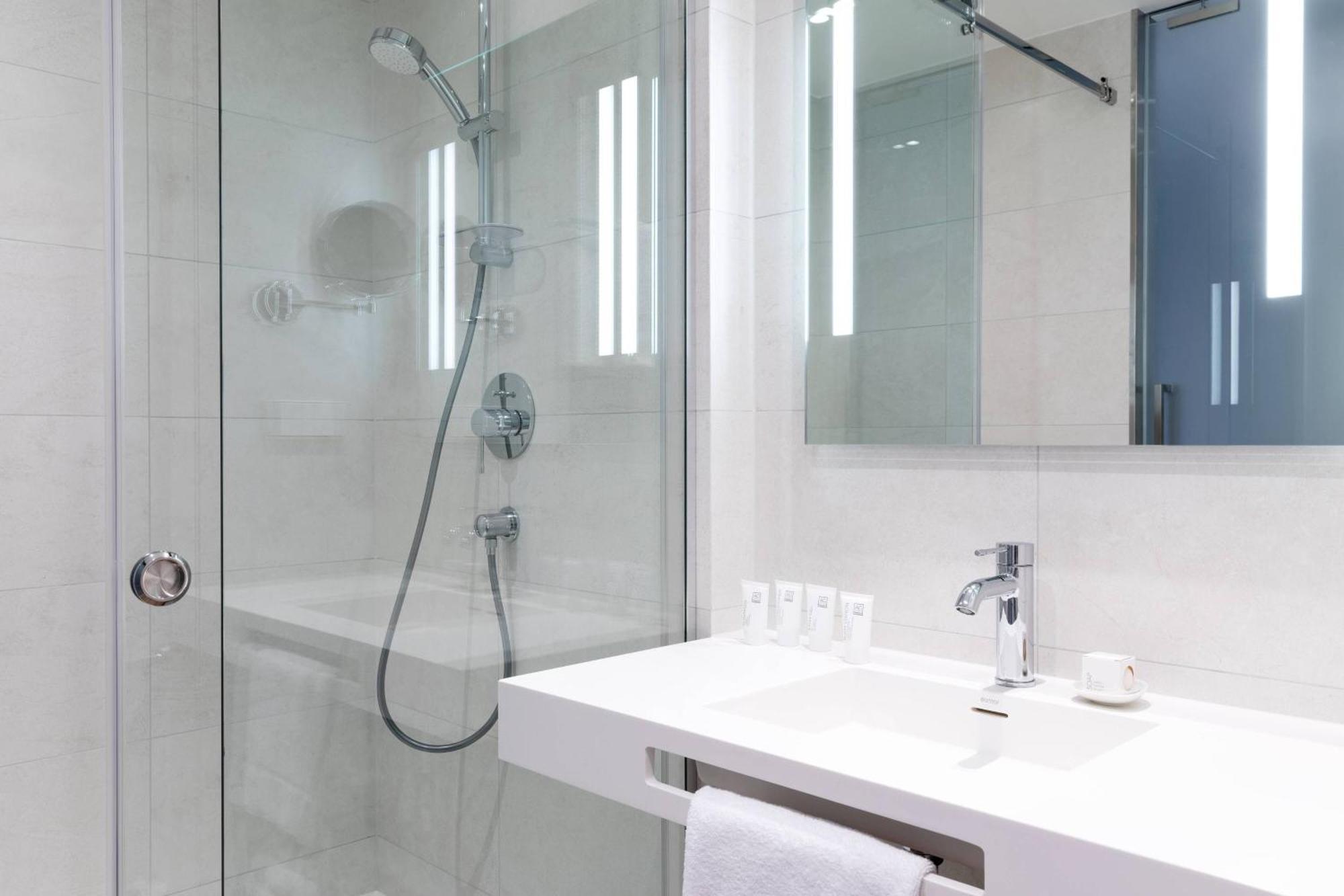 Ac Hotel By Marriott Riga Bagian luar foto